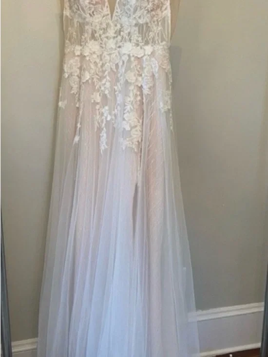 Essense of Australia D2840 Wedding A-Line Gown Size 12 - Picture 7 of 10